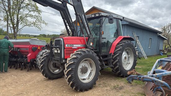 Traktors Massey Ferguson 6150 ar frontālo iekrāvēju Quicke 