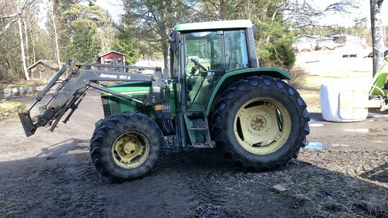 Traktors John Deere 6410