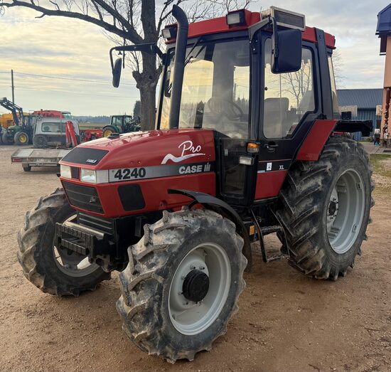 Traktors Case 4240