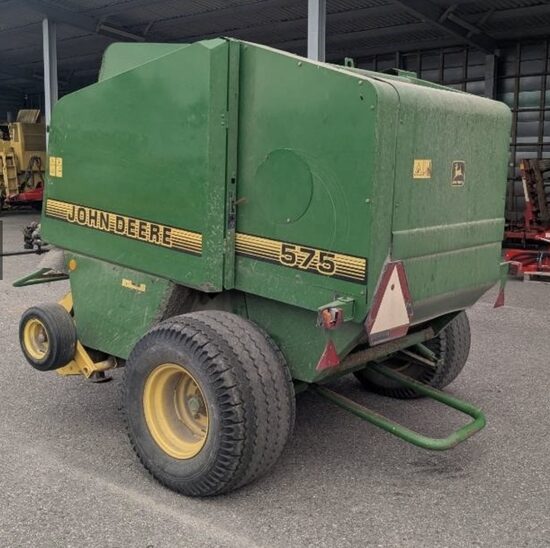 Ruļļu prese John Deere 575