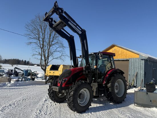 Traktors Valtra A124