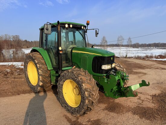 Traktors John Deere 6220