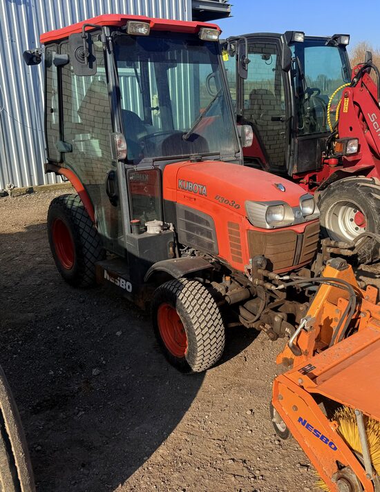 Traktors Kubota 3030