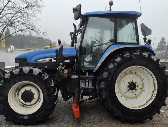 Traktors New Holland TM140