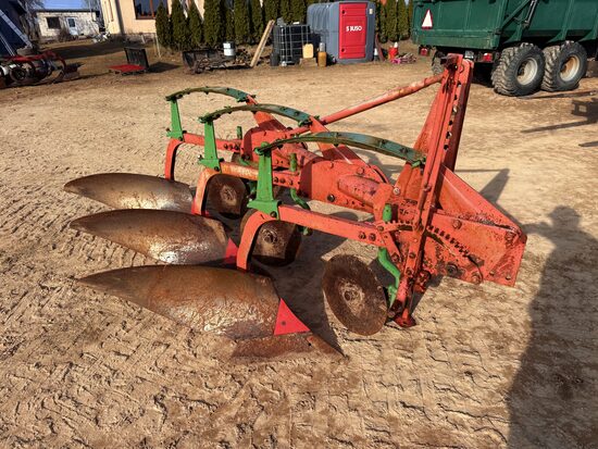 Arkls Kverneland 3 korpusu