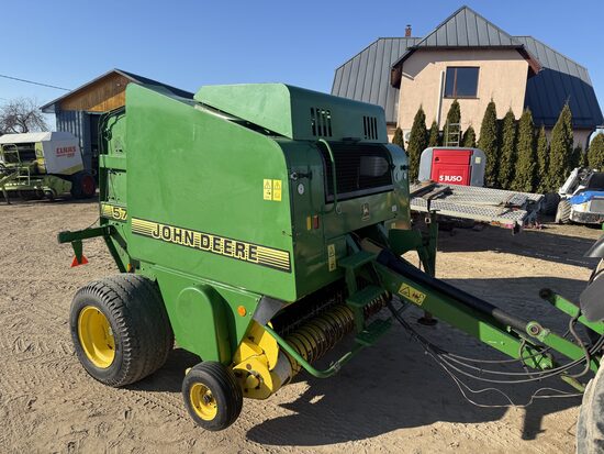 Ruļļu prese John Deere 575