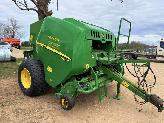 Ruļļu prese John Deere C441R