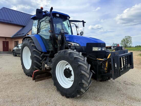 Traktors New Holland TM140