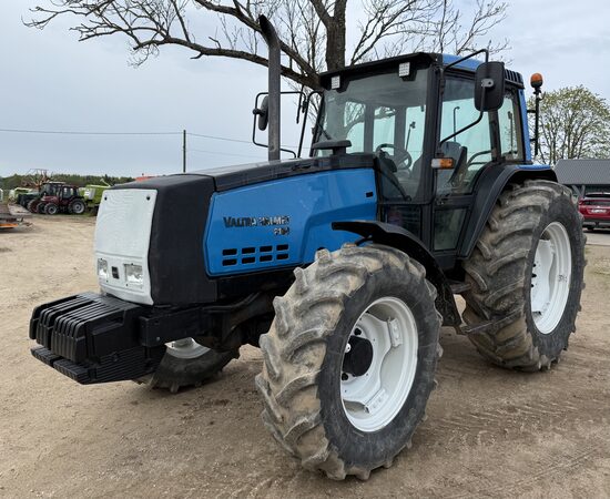 Traktors Valtra 8150