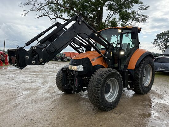 Traktors Case 115 ar frontalo iekrāvēju