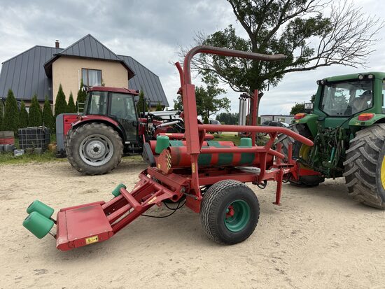 Ruļļu ietinējs Kverneland 7517