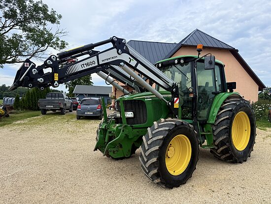 Traktors John Deere 6220