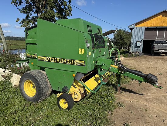 Ruļļu prese John Deere 575