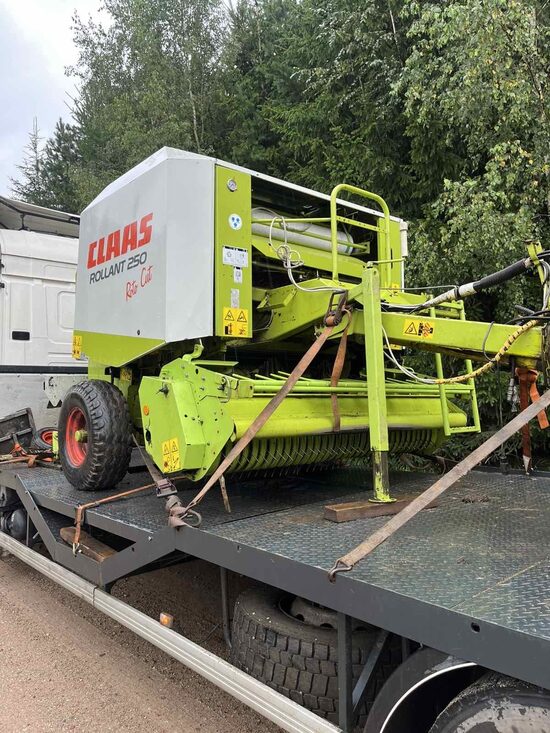 Ruļļu prese Claas 250 roto cut