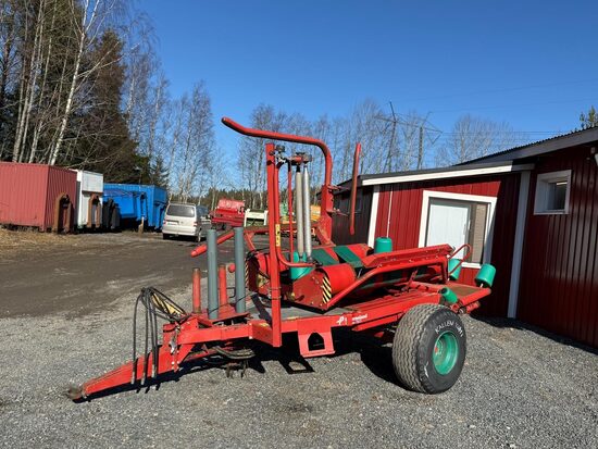 Ruļļu ietinējs Kverneland 7517