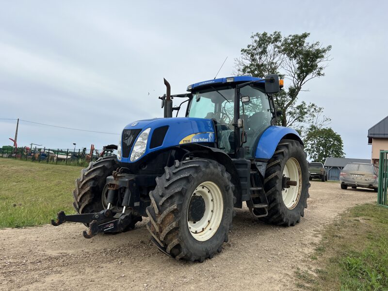 Traktors New Holland T7030